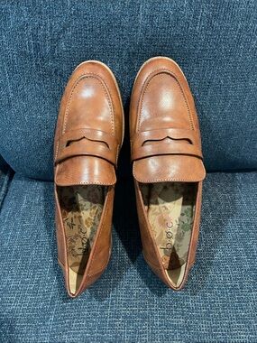 b.o.c. Women’s Tan Leather Penny Loafers size 9.5